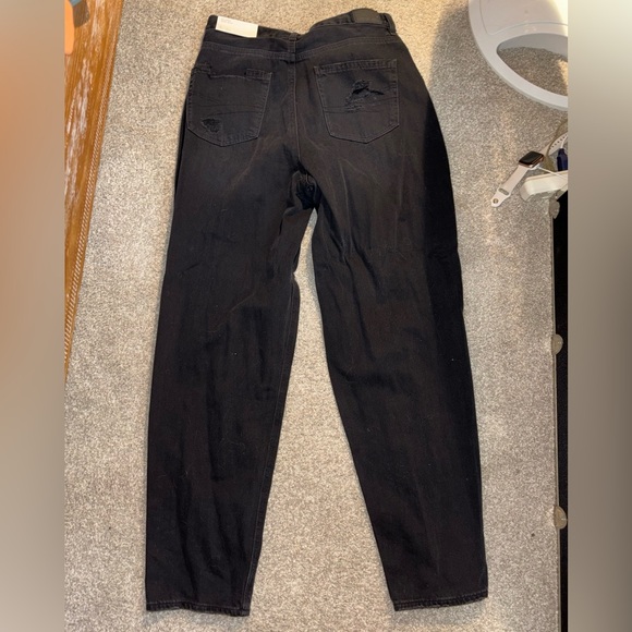 American Eagle High Rise Relaxed Mom Jean - Picture 6 of 6